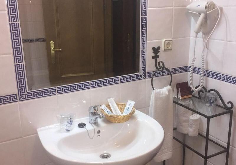 غرفة قياسية ثلاثية, Sierra De Ubrique