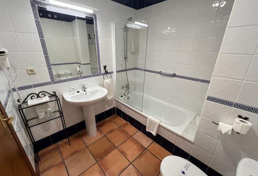 غرفة قياسية ثلاثية, Sierra De Ubrique