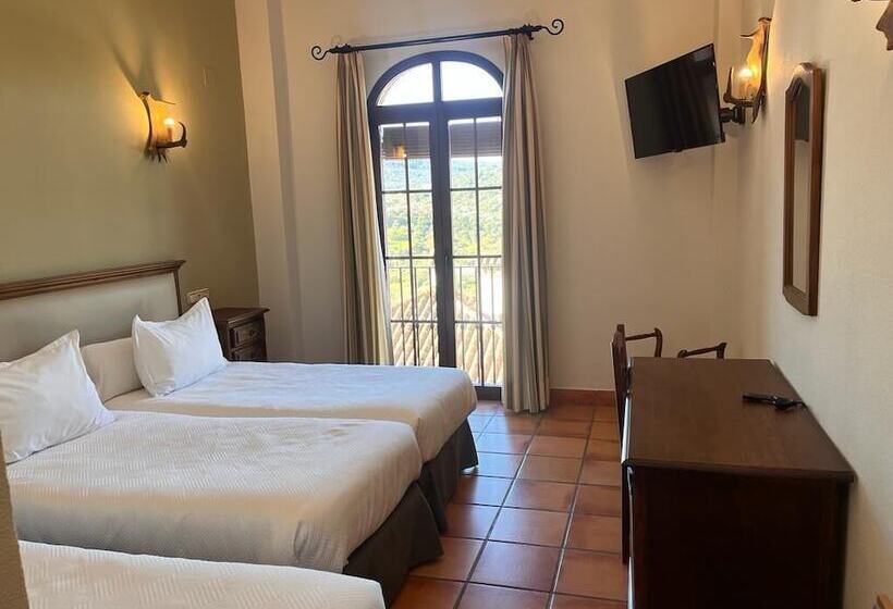 חדר סטנדרט לשלושה, Sierra De Ubrique