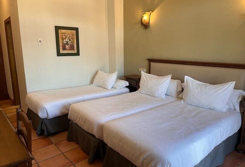 غرفة قياسية ثلاثية, Sierra De Ubrique