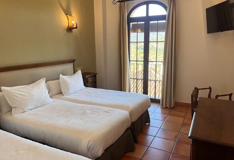 غرفة قياسية ثلاثية, Sierra De Ubrique