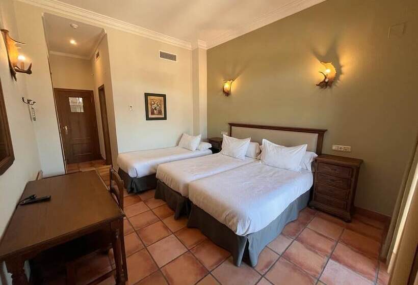 חדר סטנדרט לשלושה, Sierra De Ubrique