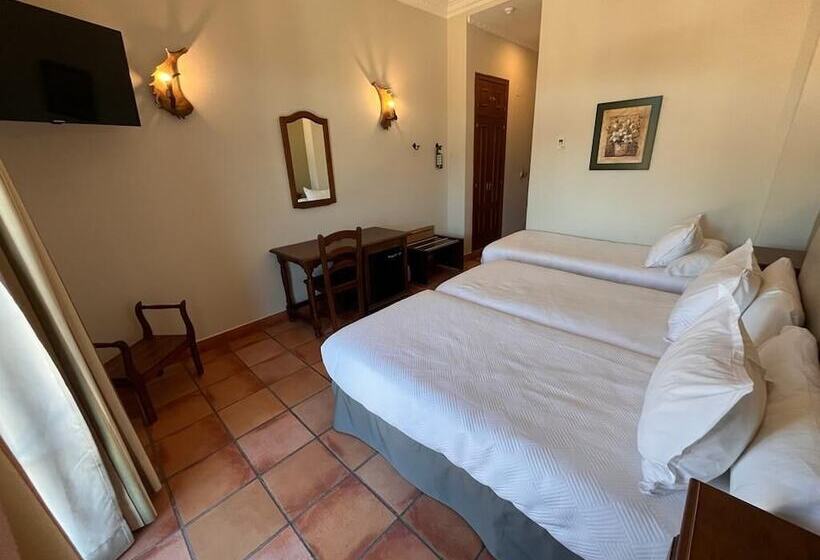 غرفة قياسية ثلاثية, Sierra De Ubrique