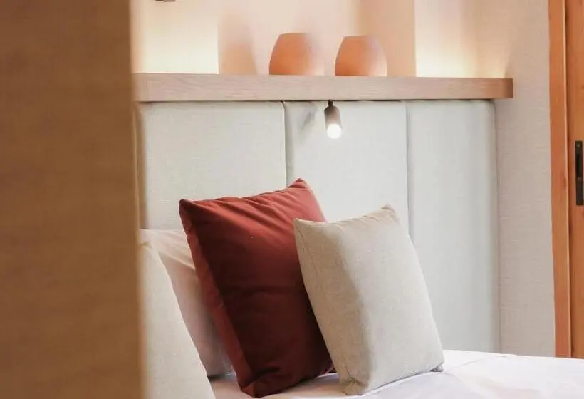 اتاق خانوادگی, Jova Hotel Boutique