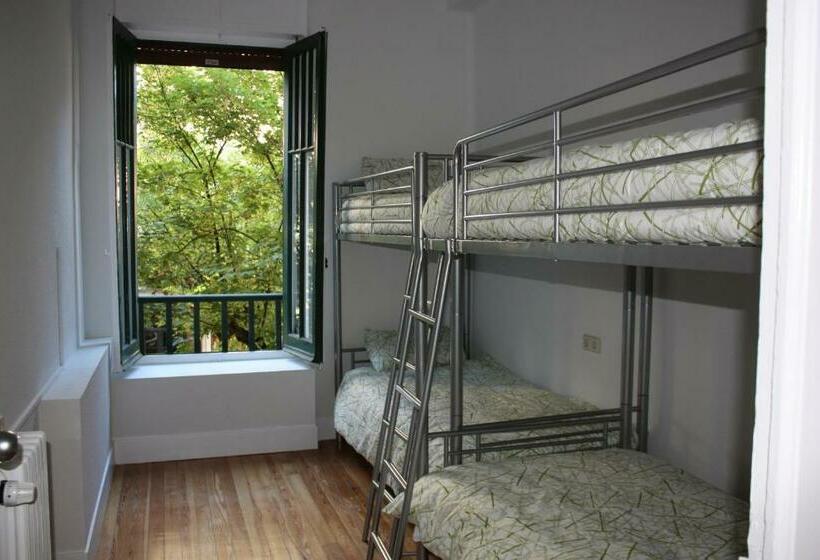 Номер Базовый Совметсный Санузел, Aloha Hostel