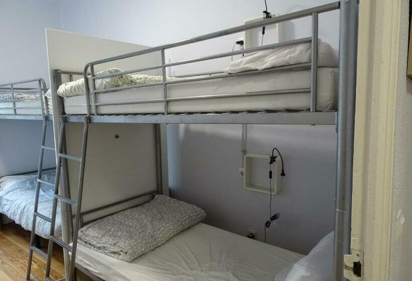 Кровать в Общей Комнате, Aloha Hostel