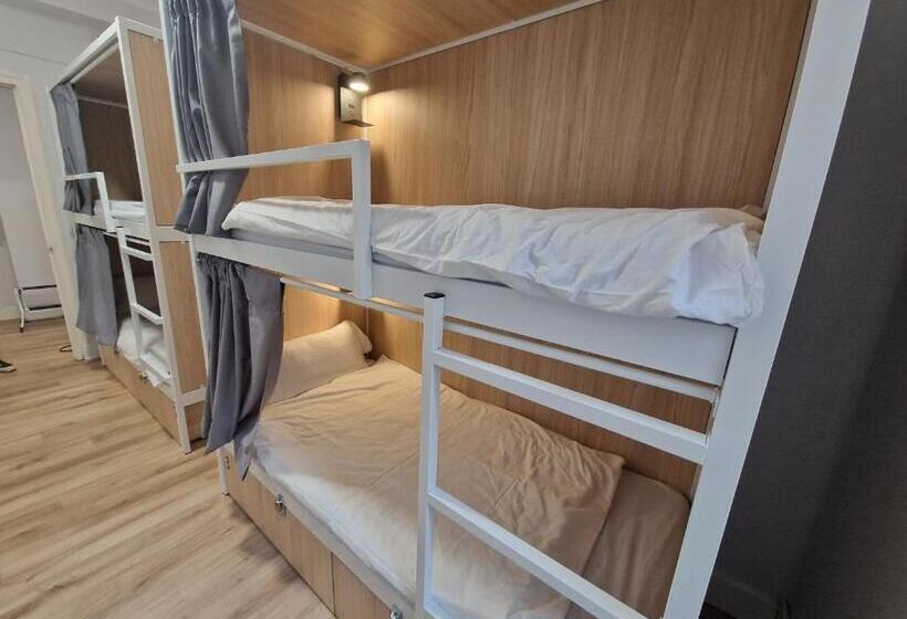 Кровать в Общей Комнате, Aloha Hostel