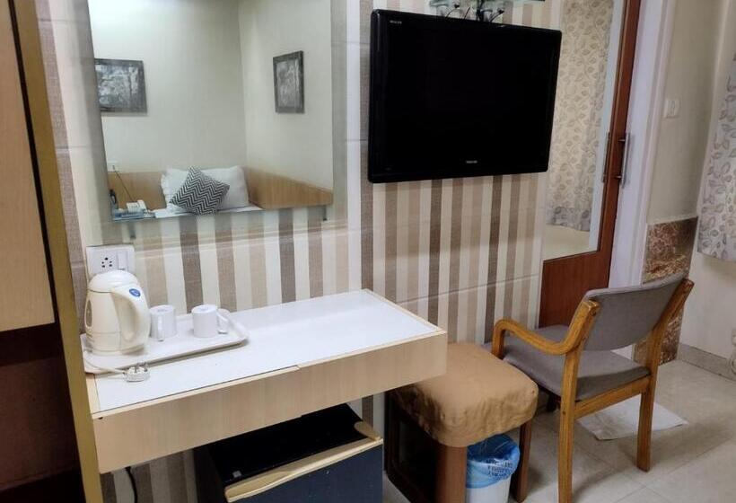 수피리어 룸, Empire