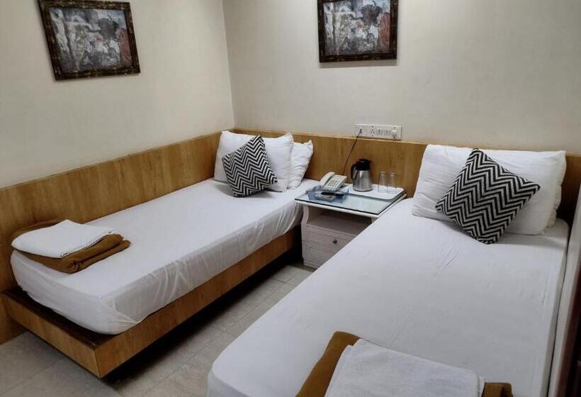 수피리어 룸, Empire