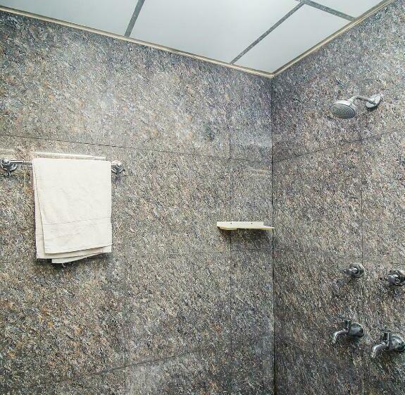 スタンダードルーム, Boopathi