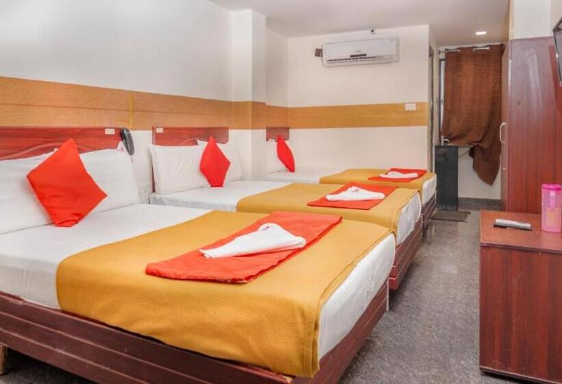 デラックスファミリールーム, Boopathi