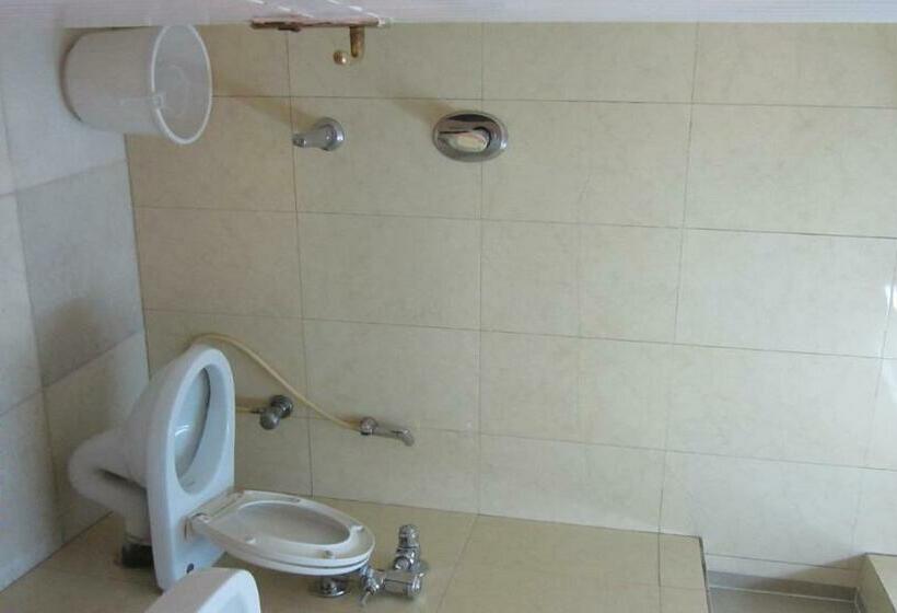 수피리어 룸, Empire