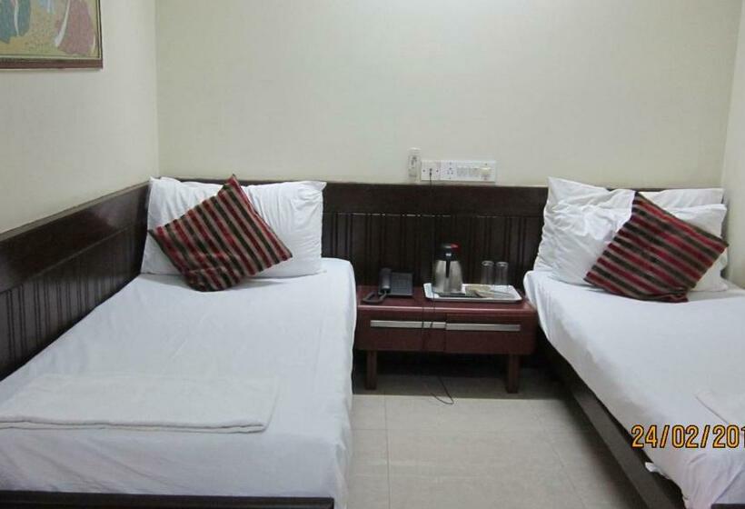 수피리어 룸, Empire