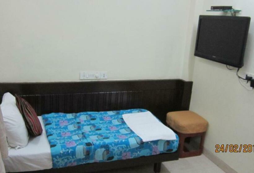 수피리어 룸, Empire