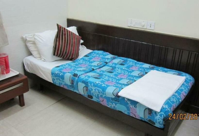 수피리어 룸, Empire