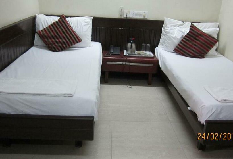 수피리어 룸, Empire