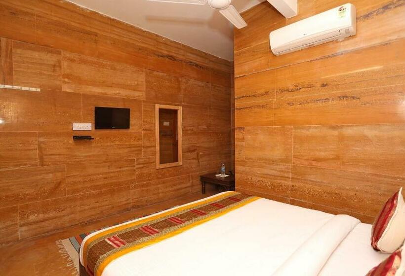 Chambre Deluxe, Heera Court