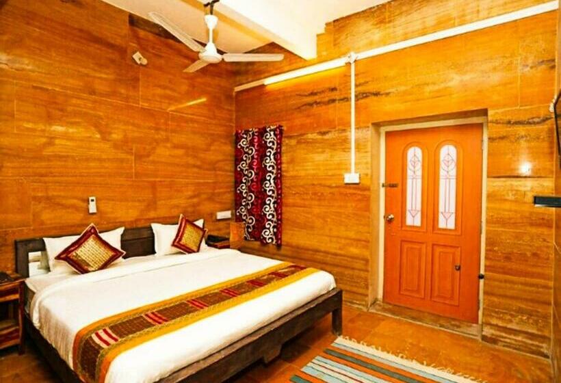 Chambre Deluxe, Heera Court