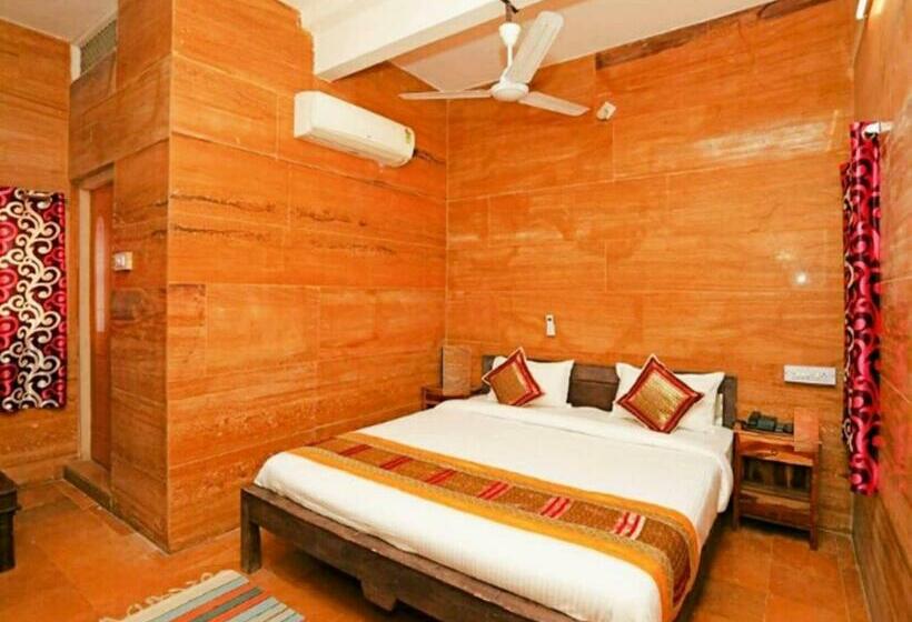 Chambre Deluxe, Heera Court