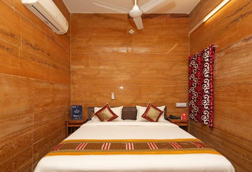 Chambre Deluxe, Heera Court