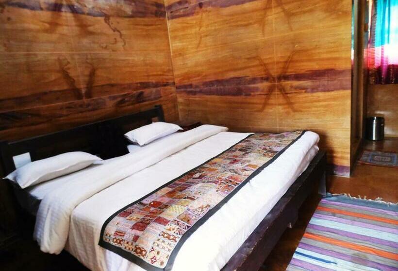 Chambre Deluxe, Heera Court