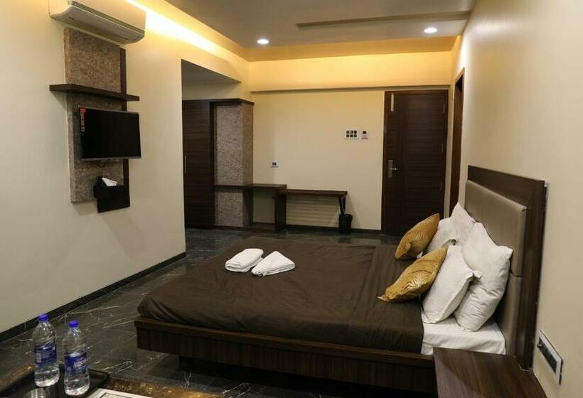 חדר דלוקס, Jawahar