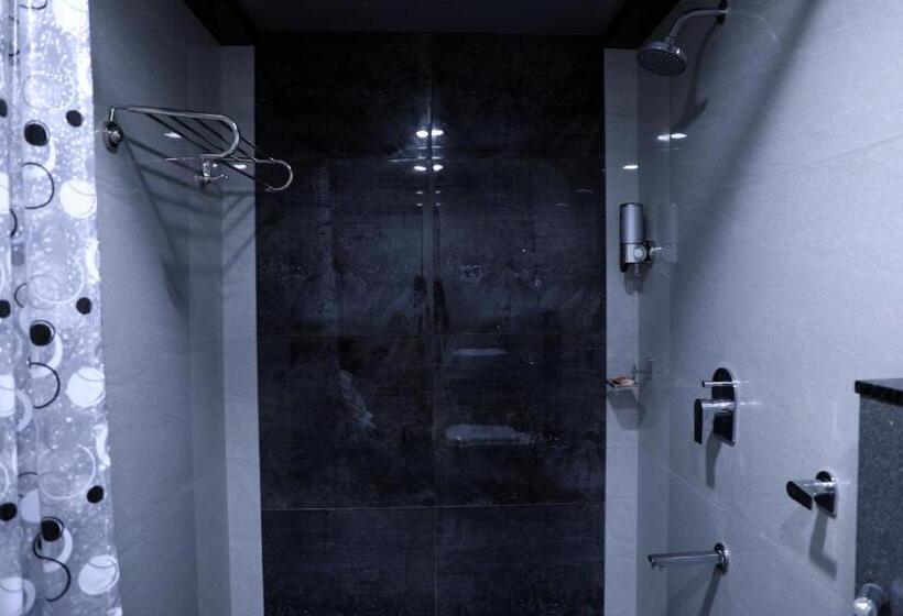 חדר דלוקס, Jawahar