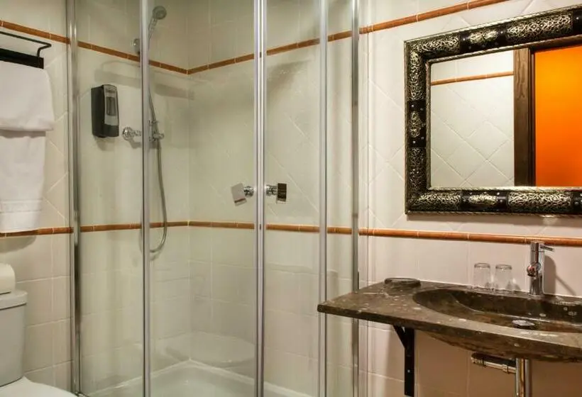 Chambre Triple Standard, Plaza