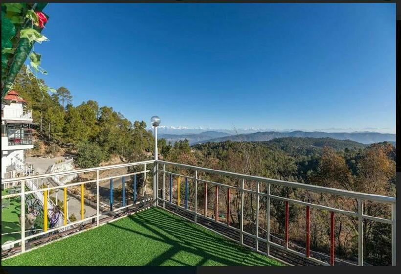 Cameră Familiară, Robinsson Palace