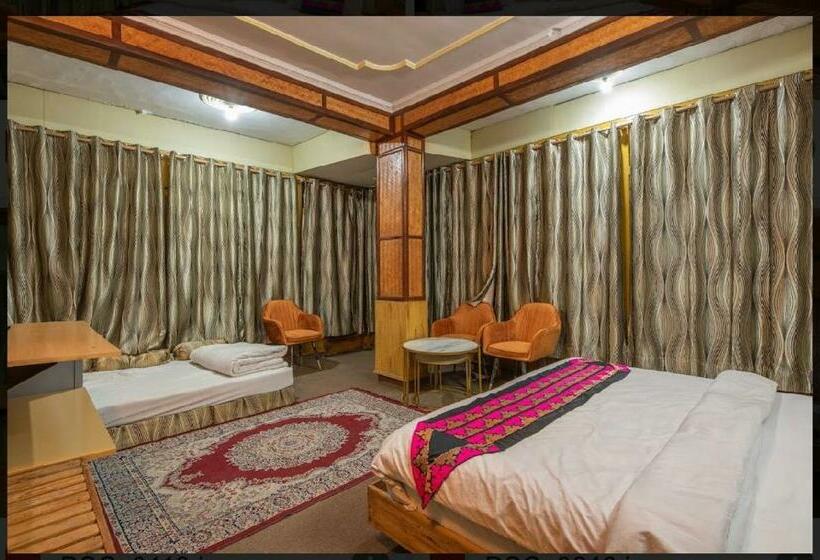 Cameră Familiară, Robinsson Palace