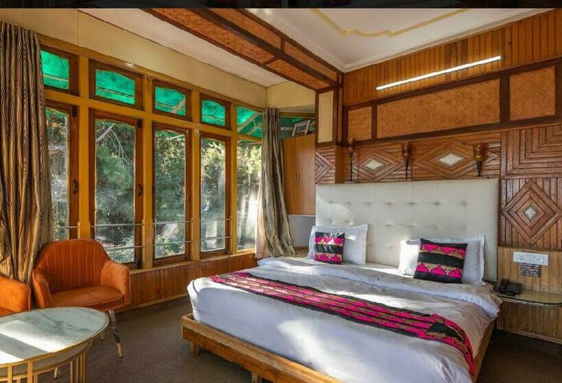 Cameră Familiară, Robinsson Palace