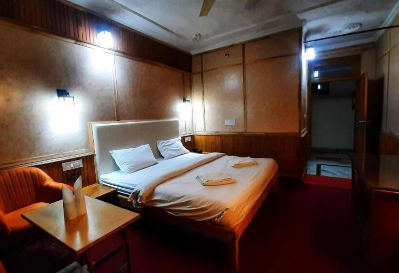 Cameră Standard, Robinsson Palace