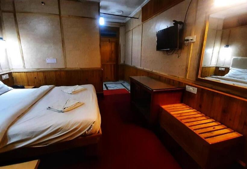 Cameră Standard, Robinsson Palace