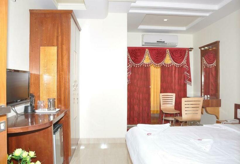 Pokój Deluxe Trzyosobowy, Sri Sarvesha Js Palace Temple View