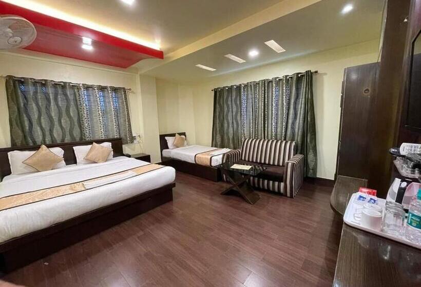 Triple Executiva, Sundaram Palace