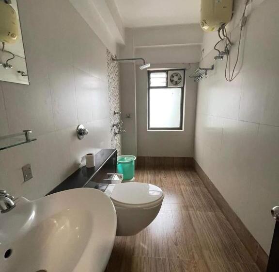 Triple Executiva, Sundaram Palace