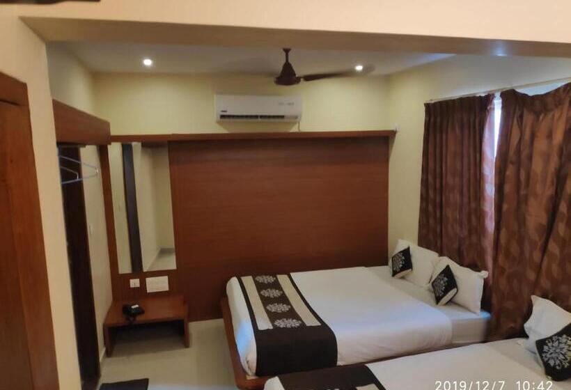 Четырехместный Номер Стандарт, The Grand Inn Mysore