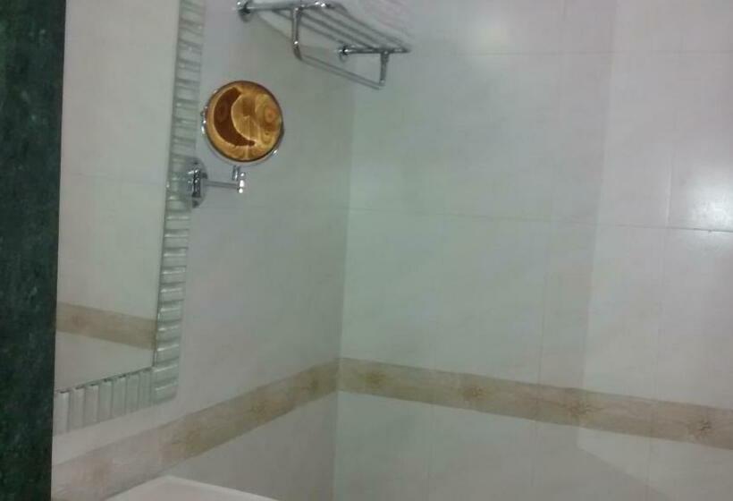 Номер Deluxe, Wingston A Treehouse Hotel, Mathura