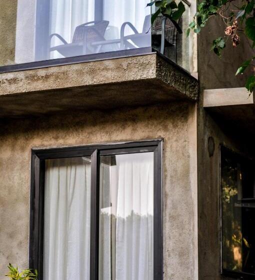 豪华房间, Lotus Sutra