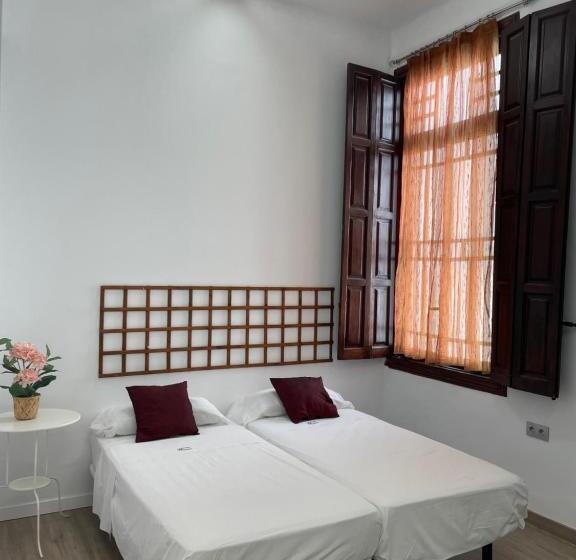 스탠다드 룸 공동 욕실, The Cathedral Hostel