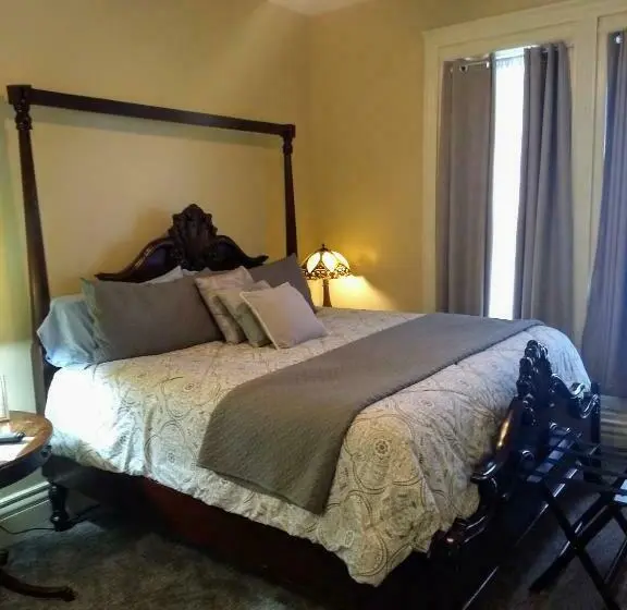 اتاق استاندارد, Stone Gables Inn