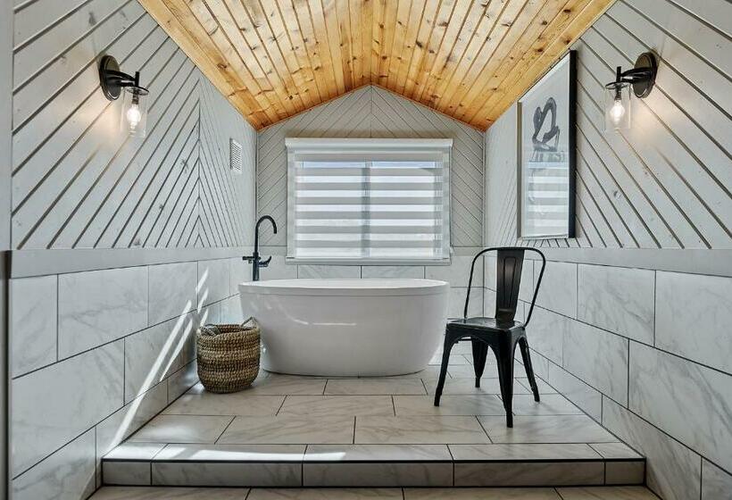 带大床的套房, Black Forest Inn Bed & Breakfast