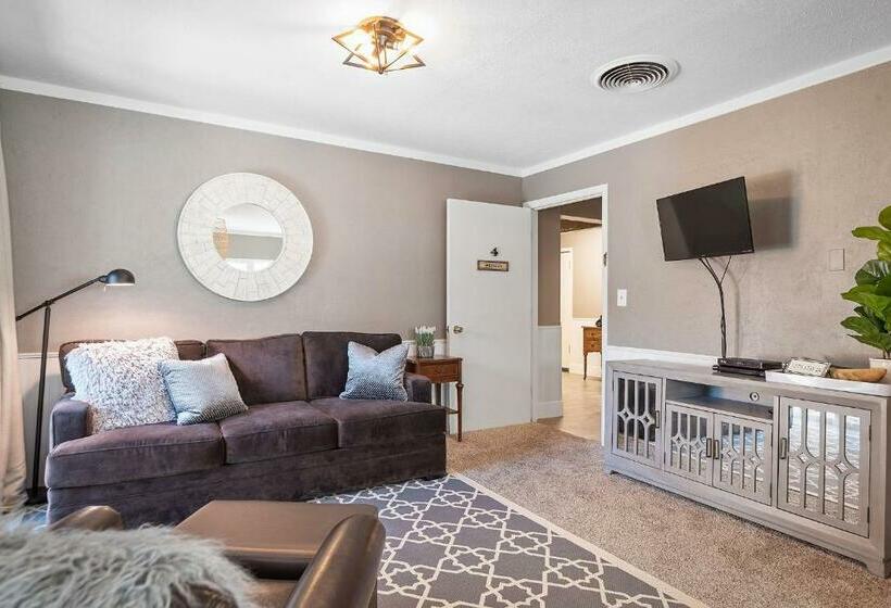 带大床的套房, Black Forest Inn Bed & Breakfast