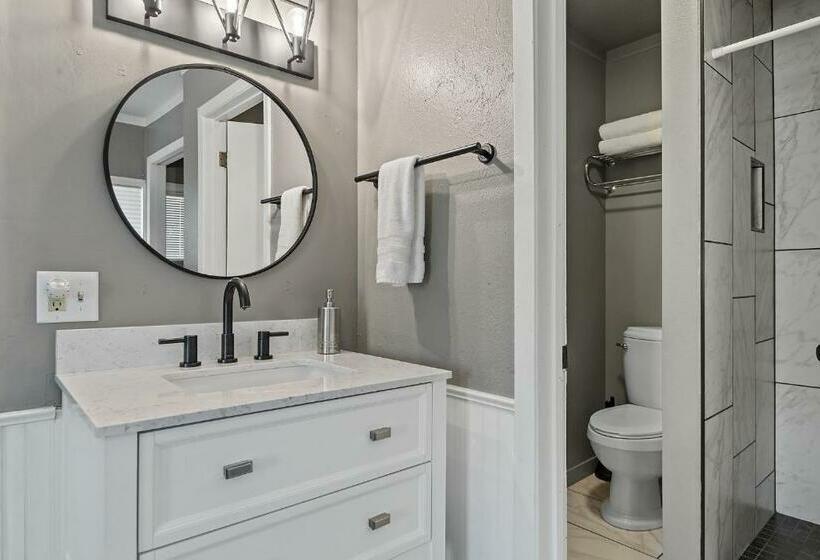 带大床的套房, Black Forest Inn Bed & Breakfast