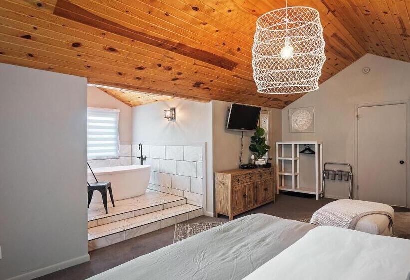 带大床的复式套间, Black Forest Inn Bed & Breakfast