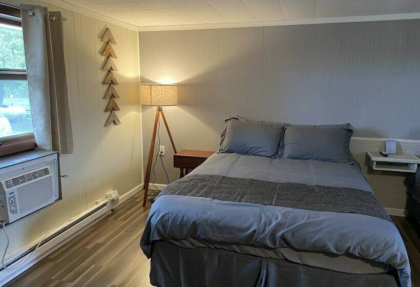 غرفة ديلوكس, The Last Resort Motel