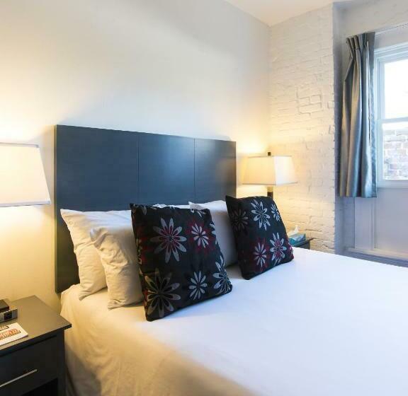 غرفة قياسية حمام مشترك, American