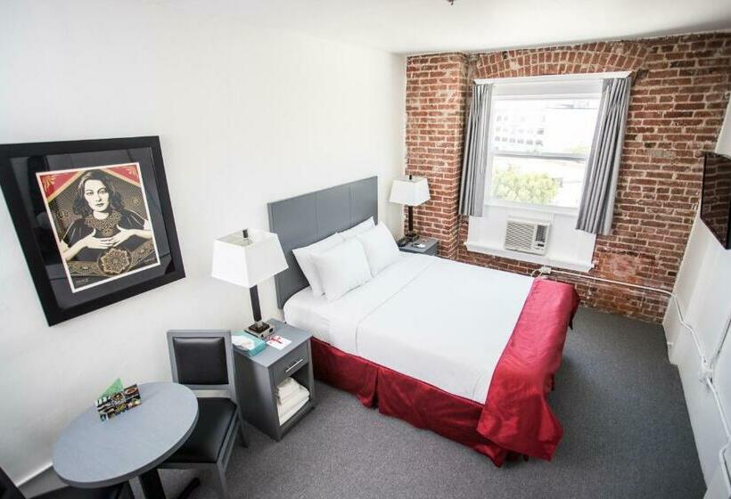 غرفة قياسية حمام مشترك, American