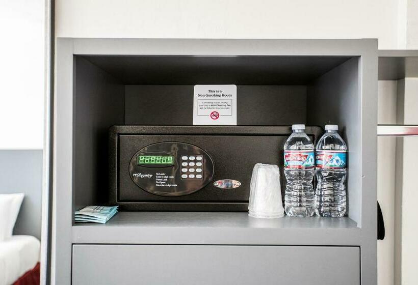 غرفة قياسية حمام مشترك, American