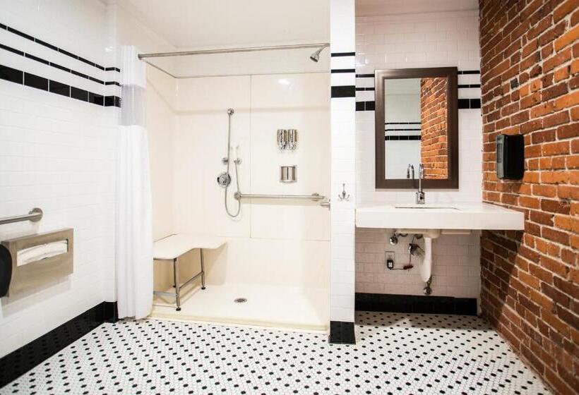 غرفة قياسية حمام مشترك, American